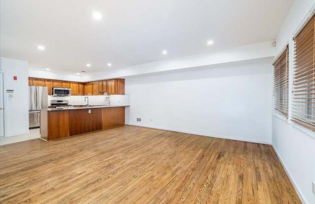 275 Central Avenue - 275 Central Avenue, Lawrence, NY 11559