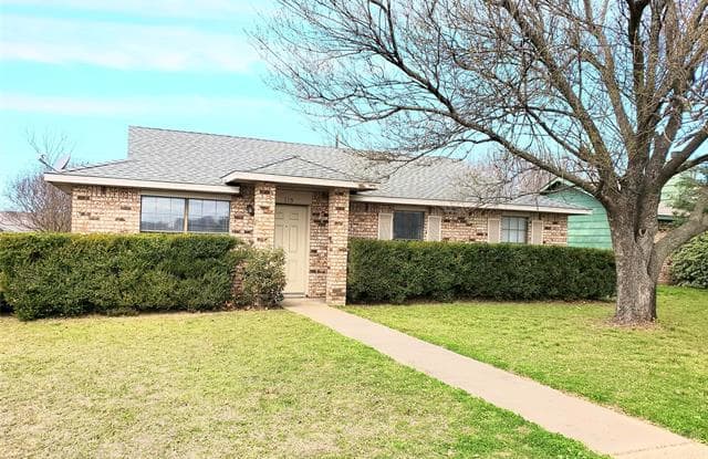 115 Solon Road - 115 Solon Road, Waxahachie, TX 75165