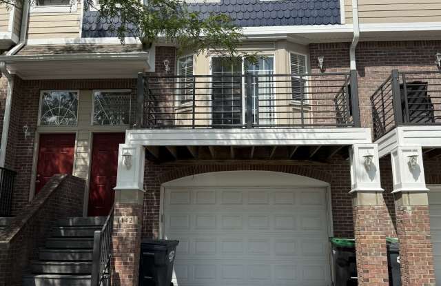 1442 Oakhill Drive Gallery 1