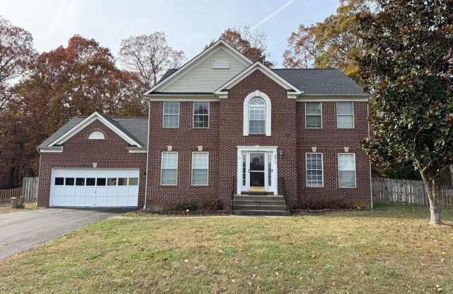 MINUTES TO VRE FOR COMMUTERS - 5 BEDROOM HOME - GREAT LOCATION SPOTSYLANIA - 3915 North Andover Lane, Spotsylvania County, VA 22408