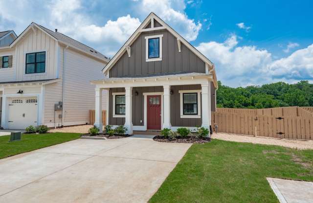 One Bedroom Cottage with Fenced Backyard! Gallery 3