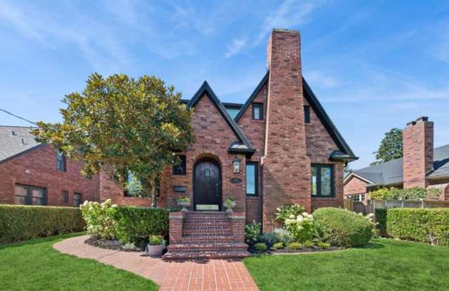 2911 28th Ave W photos photos