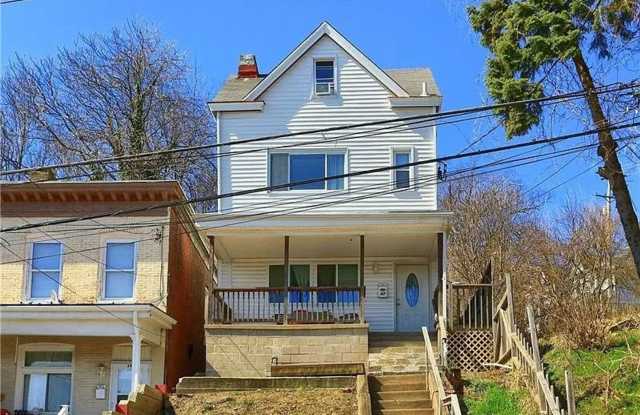 Spacious newly updated 3 bedroom - modern huge kitchen, great private outdoor garden space. photos photos