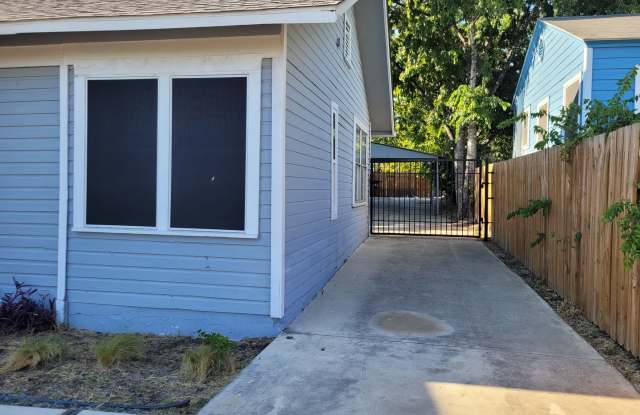 Charming 3-Bedroom Home with Spacious Backyard & Large Carport in Denver Heights! Gallery 3