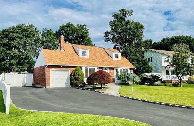 24 Gaymor Lane - 24 Gaymor Lane, Commack, NY 11725