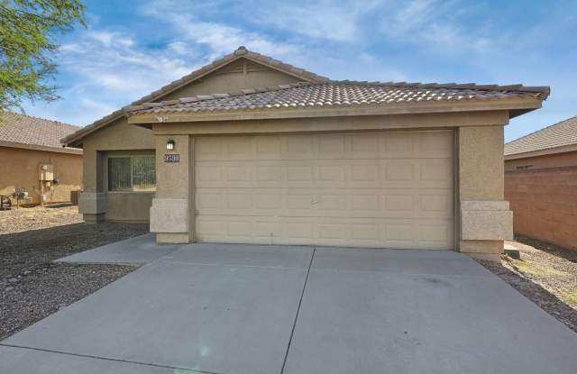 Spacious 3-Bed Tucson Home with Fenced Yard & Covered Patio | 9590 N Marsh Wren Pl Gallery 3