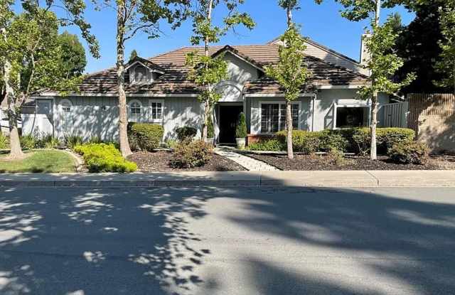 Stunning Single-Story Home in Beautiful Danville – Located in Desirable Diablo Highlands - 10 Glasgow Circle, Danville, CA 94526