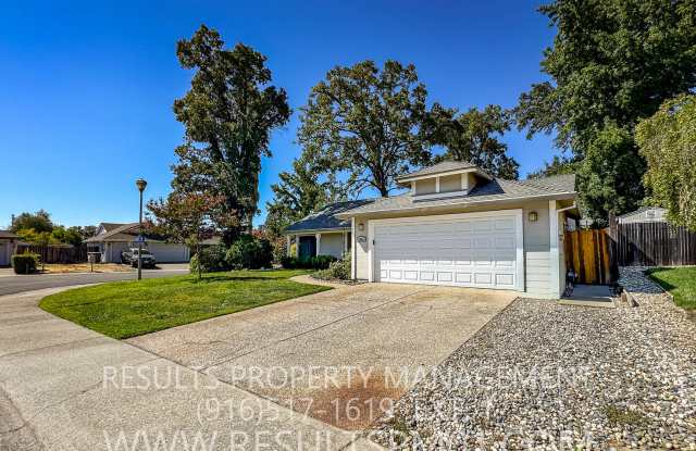 Coming Soon!! 3 bedroom on a Large Corner Lot Gallery 3