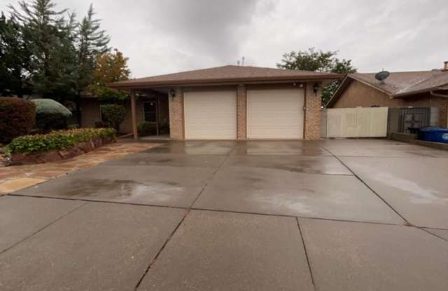 3 Bedroom, 2 Bathroom Home! Schedule a Showing! Gallery 1