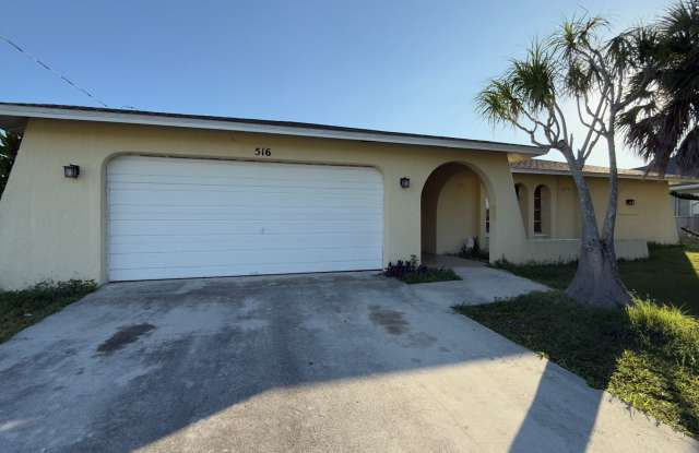 Beautiful Gulf Access Pool Home. City water and sewer. photos photos