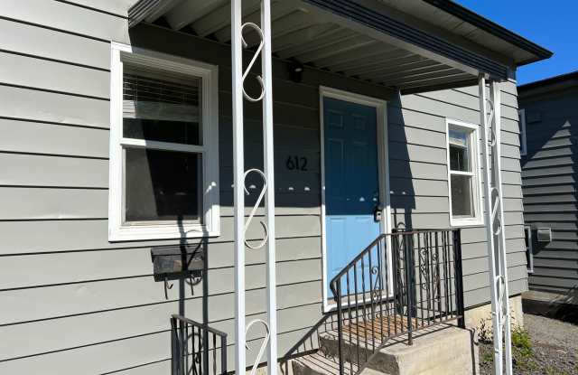 LOWER SOUTH HILL TWO BEDROOM NEAR HUCKLEBERRY'S MARKET photos photos