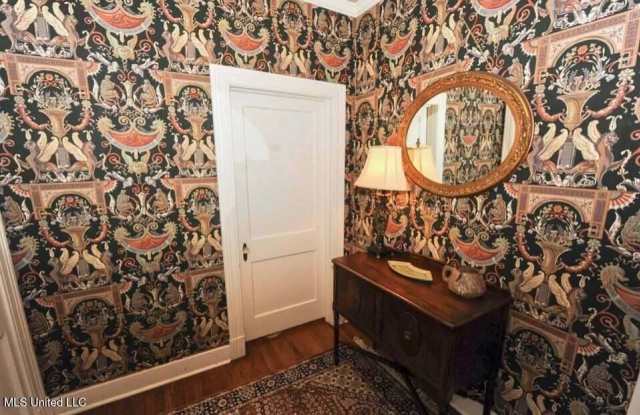 1720 Laurel Street Gallery 3
