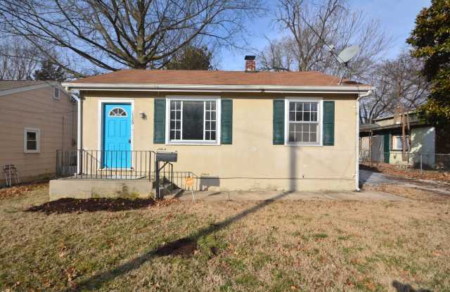 2 Bedroom 1 Bathroom House with a Fenced-in Yard! photos photos