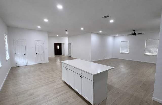 204 North Church Street - 2 Gallery 3