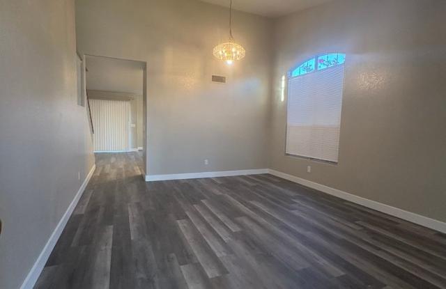 AVAILABLE NOW IN FANTASTIC CHANDLER LOCATION IN SILVERTON RANCH!!! Gallery 3