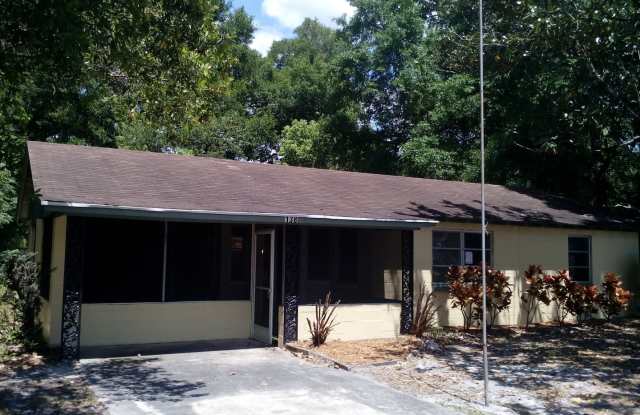 2 Bed 1 Bath Home | Carport | Central AC | Pet Friendly | Washer Dryer Hook Ups | Section 8 Welcome photos photos