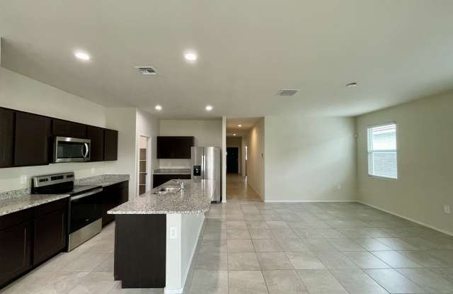 18563 W Desert Hollow Dr Gallery 1