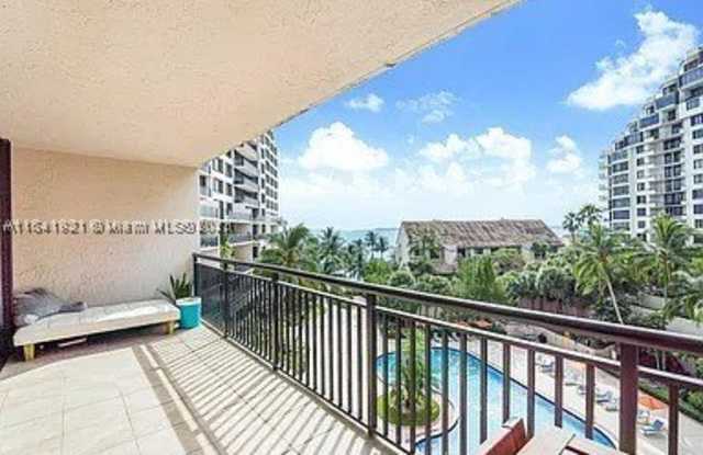540 Brickell Key Dr Gallery 2