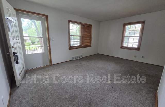 2646 S 38th St. Gallery 4