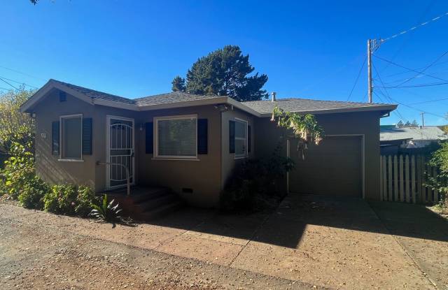 Beautifully Remodeled 2 Bedroom 1 Bathroom in the McDonald Area of Northeast Santa Rosa - 1213 13th Street, Santa Rosa, CA 95404