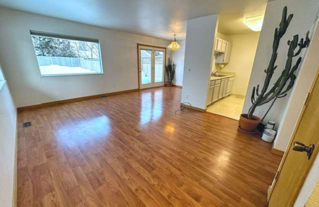 South Anchorage Home with Fenced in Yard & In Unit Laundry photos photos