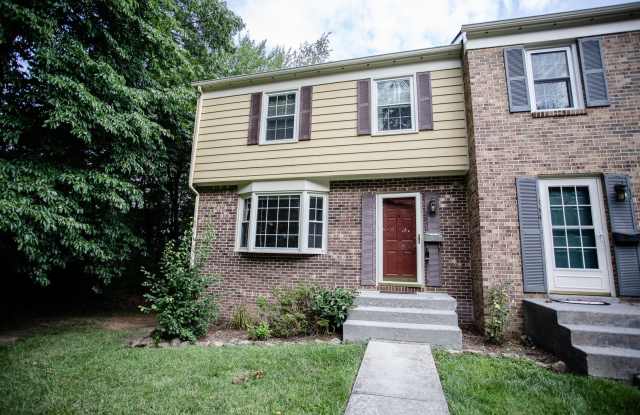 Spacious Blacksburg Townhome – Prime Location Near VT  Shopping photos photos