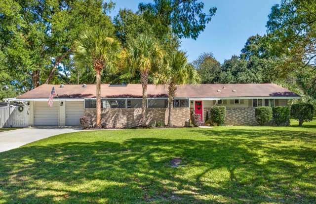 Fully Furnished 3 Bedroom, 3 Bathroom Home $3,200/Month All-Inclusive! Gallery 1