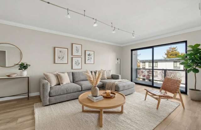 8 Commodore Dr Gallery 3