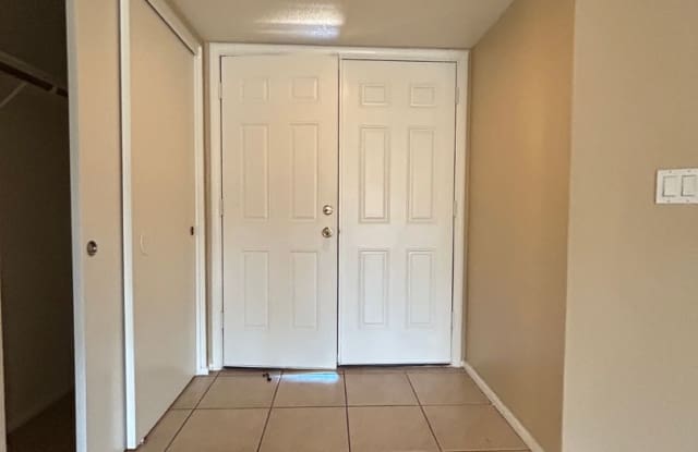 NO HOA, 4 BED, 2 BATH, HOME IN ESTABLISHED NEIGHBORHOOD Gallery 3