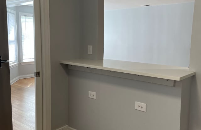 5839 North Cicero Avenue Gallery 4
