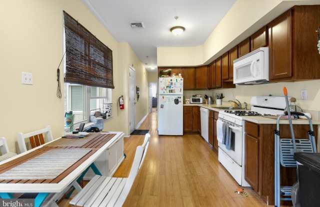 1215 S 18TH STREET - 1215 South 18th Street, Philadelphia, PA 19146