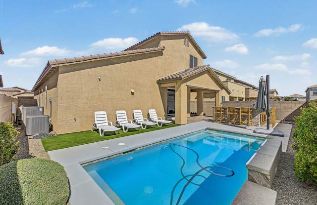 Highly upgraded home with pool/spa and outdoor BBQ! Gallery 3