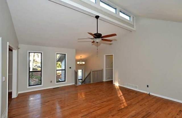 4580 Glenforest Drive Gallery 4