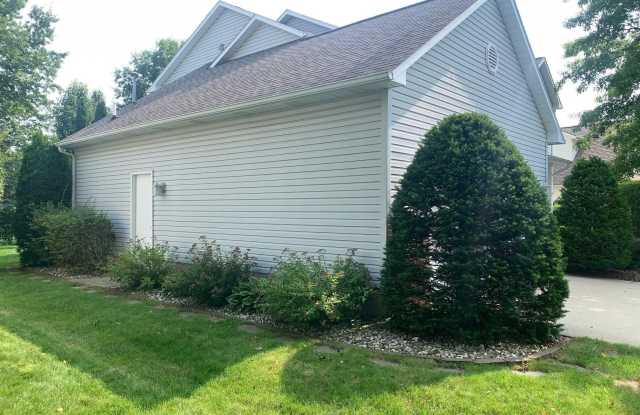 1631 Eastpointe Drive Gallery 4