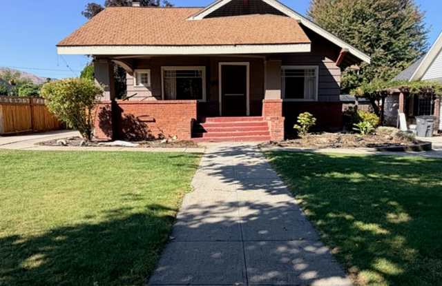Beautiful 3 bed, 1.75 bath home in the Wenatchee's Historic District! Gallery 4