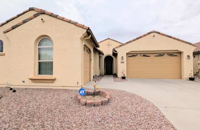 AVAILABLE NOW IN GREAT CHANDLER LOCATION!!! photos photos