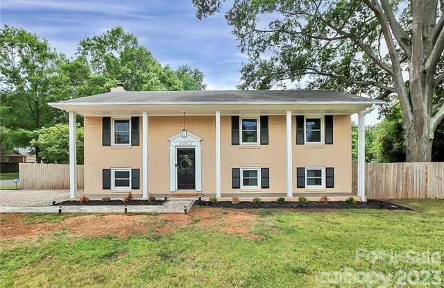 3052 Brookridge Lane - 3052 Brookridge Lane, Charlotte, NC 28211