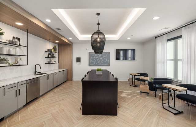 Alexander Crossing Gallery 3