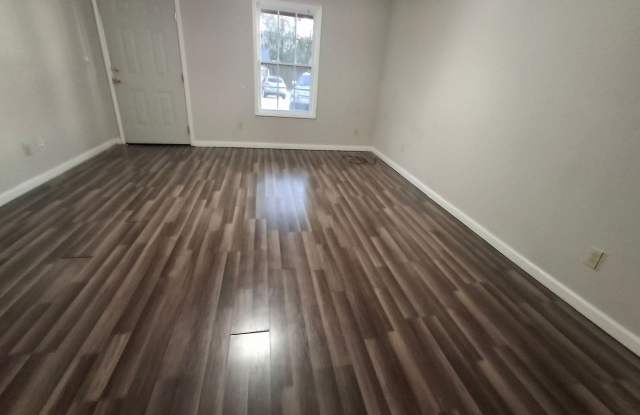 Cute Duplex Across from Putnam Primary School photos photos