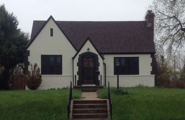 321 West 1st Ave - 321 West 1st Avenue, Cheyenne, WY 82001