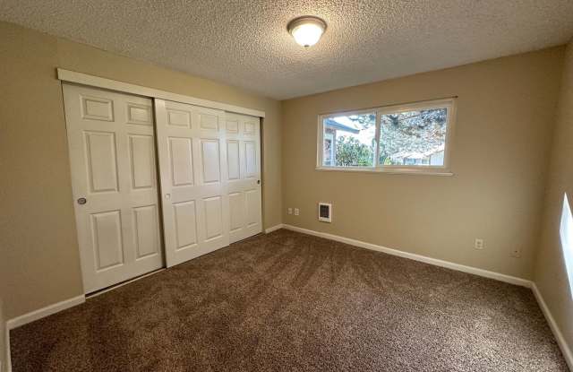18770 NW Shadow Lane- Rock Creek Duplex Gallery 4