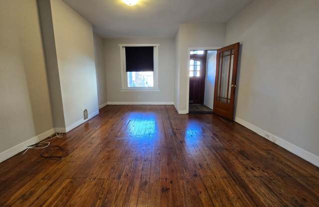 Huge 4 bed 2 full bath home in the heart of Fairmount. photos photos