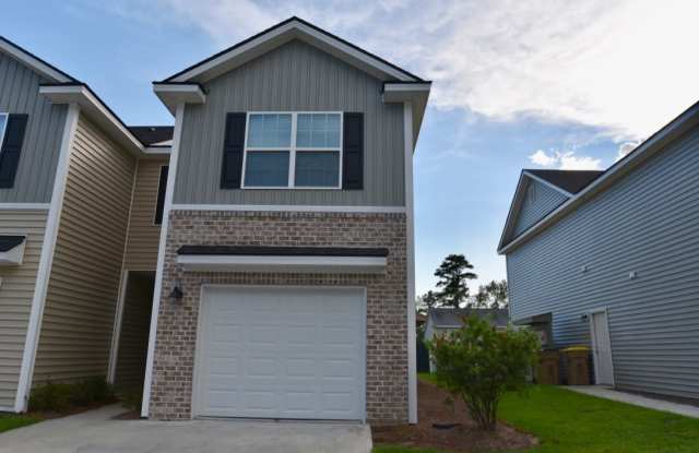 3 Bed 2.5 Bath Townhome In the heart of Richmond Hill. photos photos