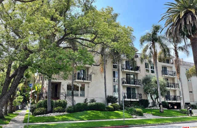 1885 VETERAN Ave unit: 305 photos photos