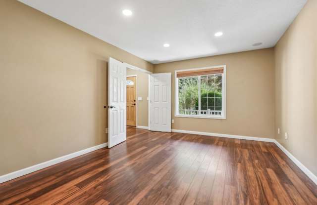 Charming 4BR House in Fishers Landing Gallery 4