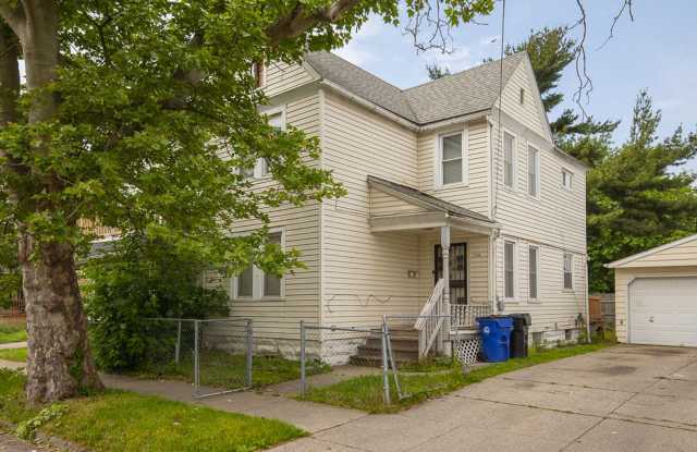 3 Bedroom/1 bath Single House!! Gallery 1