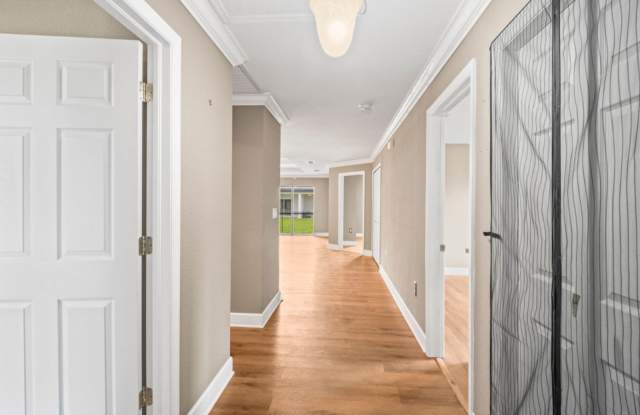 2 bedroom + Den 2 bathroom Duplex in Lehigh Acres Gallery 3