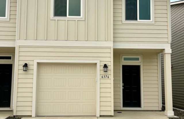 Brand New Corner Townhome! Gallery 1