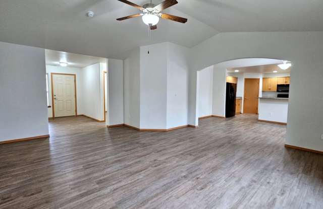 Open, One-Level Living- 4 Bedroom, 2.5 Bath Richland Home with Spacious Backyard - 474 Charbonneau Drive, Richland, WA 99352