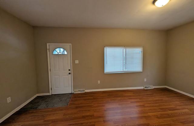 Charming 2-Bedroom Home with Garage – $1,195/Month | Accepting Section 8 Gallery 3